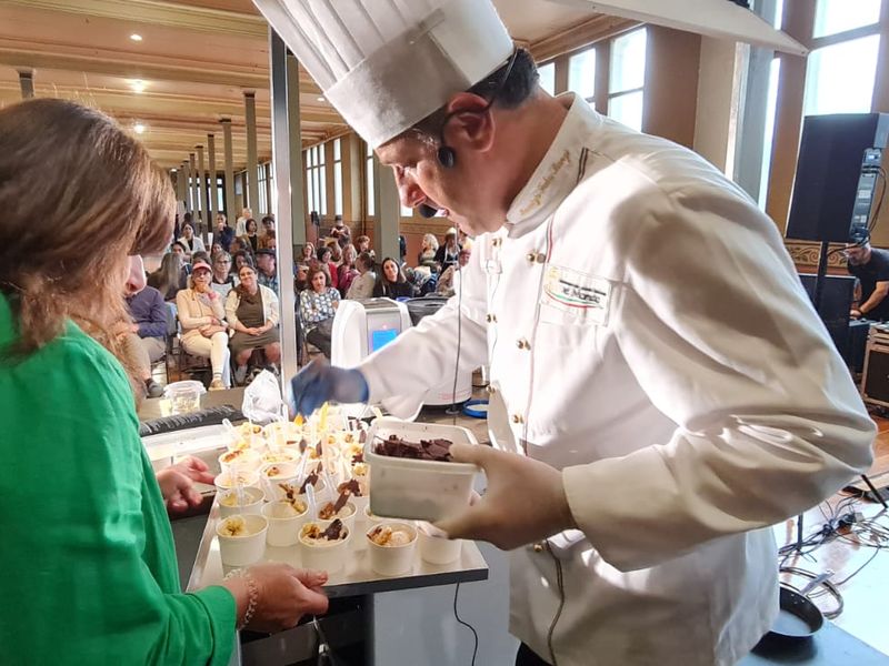 A gelato class in progress