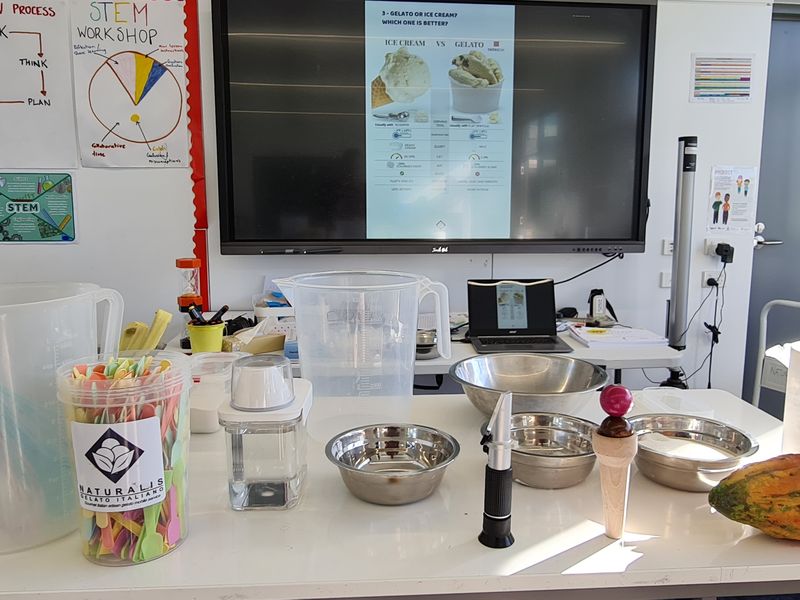 A gelato class in progress